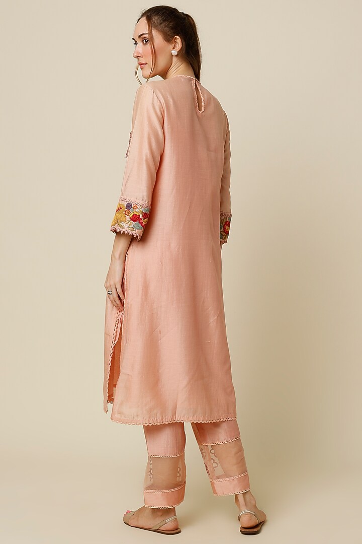 Peach Embroidered Kurta Set by Chandrima at Pernia's Pop Up Shop