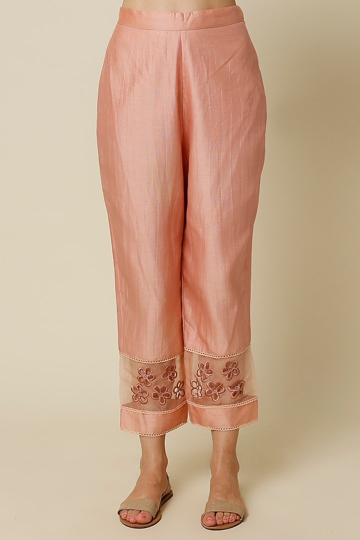 Peach Embroidered Kurta Set by Chandrima at Pernia's Pop Up Shop