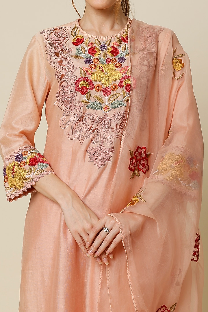 Peach Embroidered Kurta Set by Chandrima at Pernia's Pop Up Shop