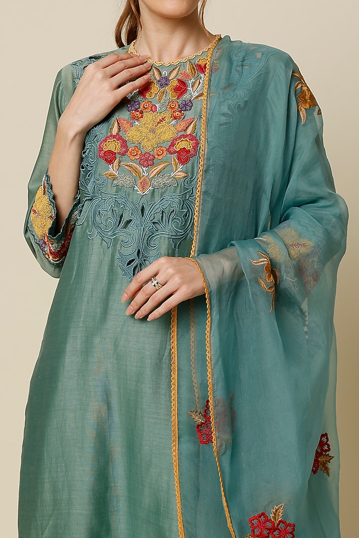Emerald Green Hand Embroidered Kurta set by Chandrima at Pernia's Pop Up Shop