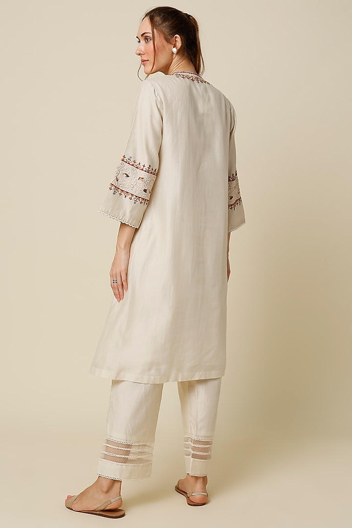 Ivory Hand Embroidered Kurta set by Chandrima at Pernia's Pop Up Shop