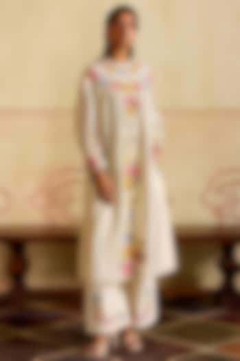 Ivory Chanderi Floral Thread Work Kurta Set by Chandrima at Pernia's Pop Up Shop