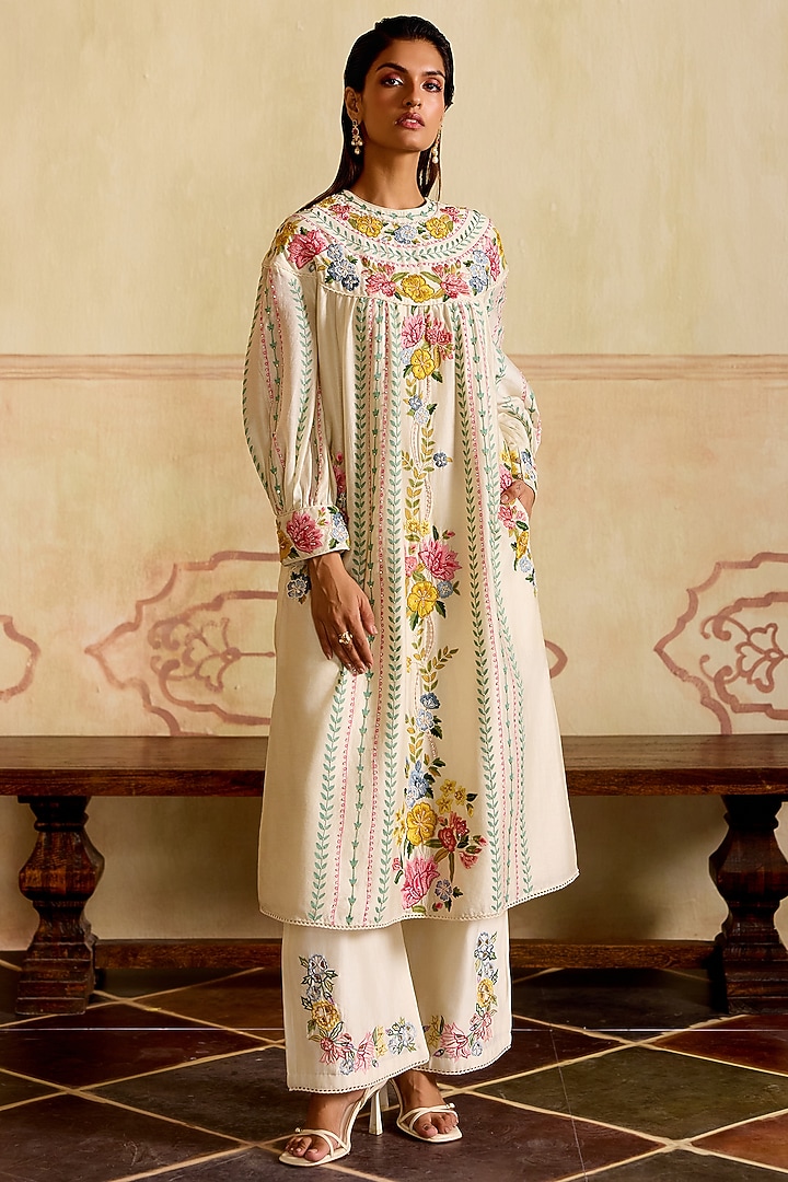 Ivory Chanderi Floral Thread Work Kurta Set by Chandrima at Pernia's Pop Up Shop