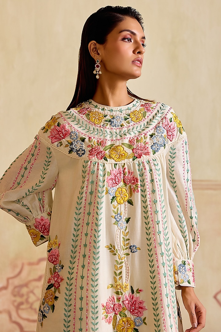 Ivory Chanderi Floral Thread Work Kurta Set by Chandrima at Pernia's Pop Up Shop