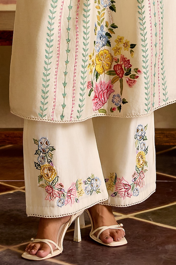 Ivory Chanderi Floral Thread Work Kurta Set by Chandrima at Pernia's Pop Up Shop