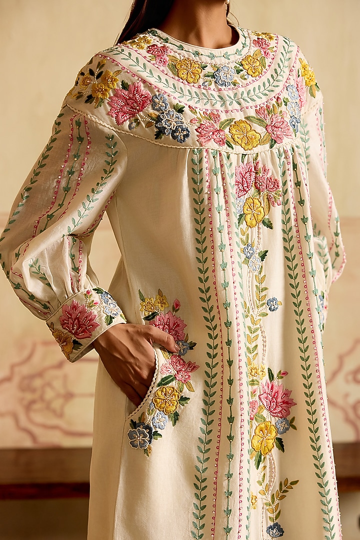 Ivory Chanderi Floral Thread Work Kurta Set by Chandrima at Pernia's Pop Up Shop