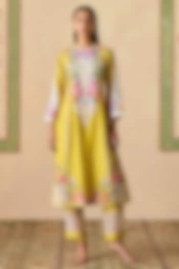 Yellow Chanderi Thread Work Kurta Set by Chandrima at Pernia's Pop Up Shop