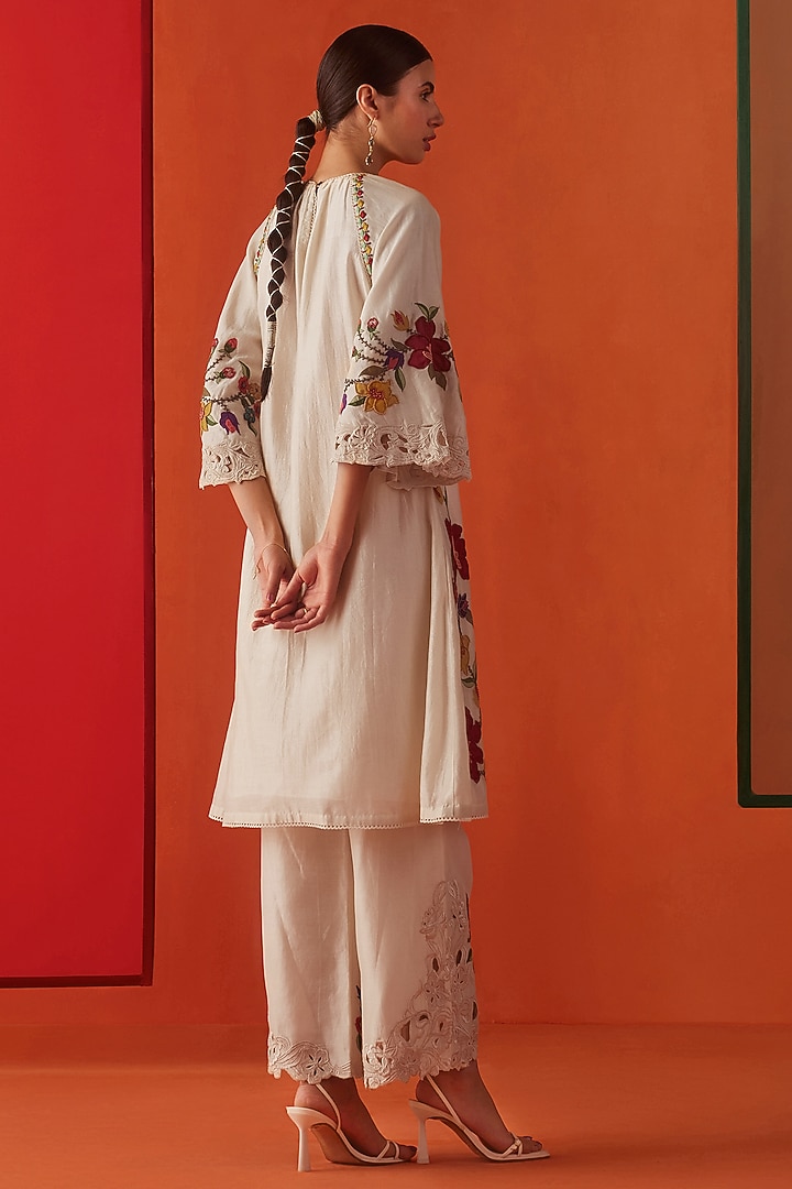 Ivory Chanderi Embroidered Kurta Set by Chandrima at Pernia's Pop Up Shop