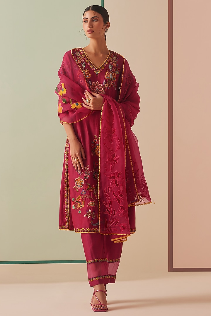 Fuchsia Silk Organza Embroidered Dupatta by Chandrima at Pernia's Pop Up Shop