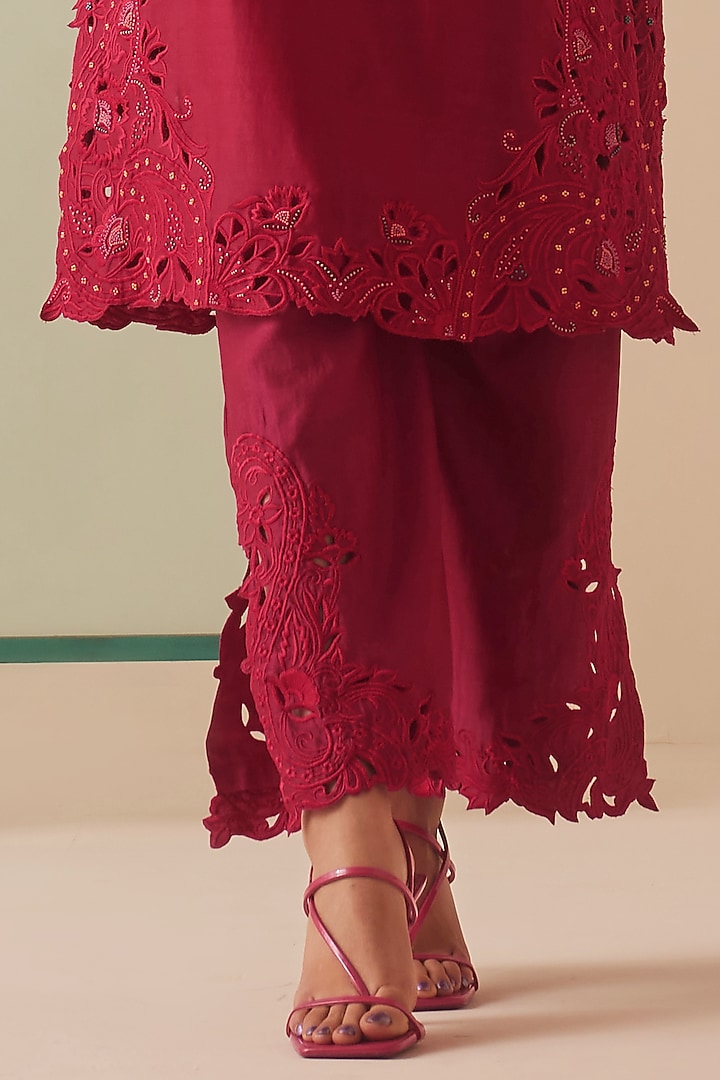 Fuchsia Chanderi Embroidered Kurta Set by Chandrima at Pernia's Pop Up Shop