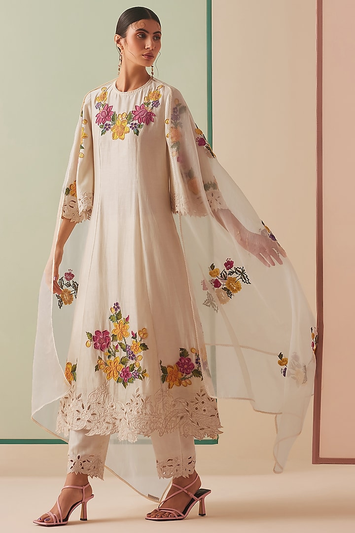 Ivory Silk Organza Embroidered Dupatta by Chandrima at Pernia's Pop Up Shop