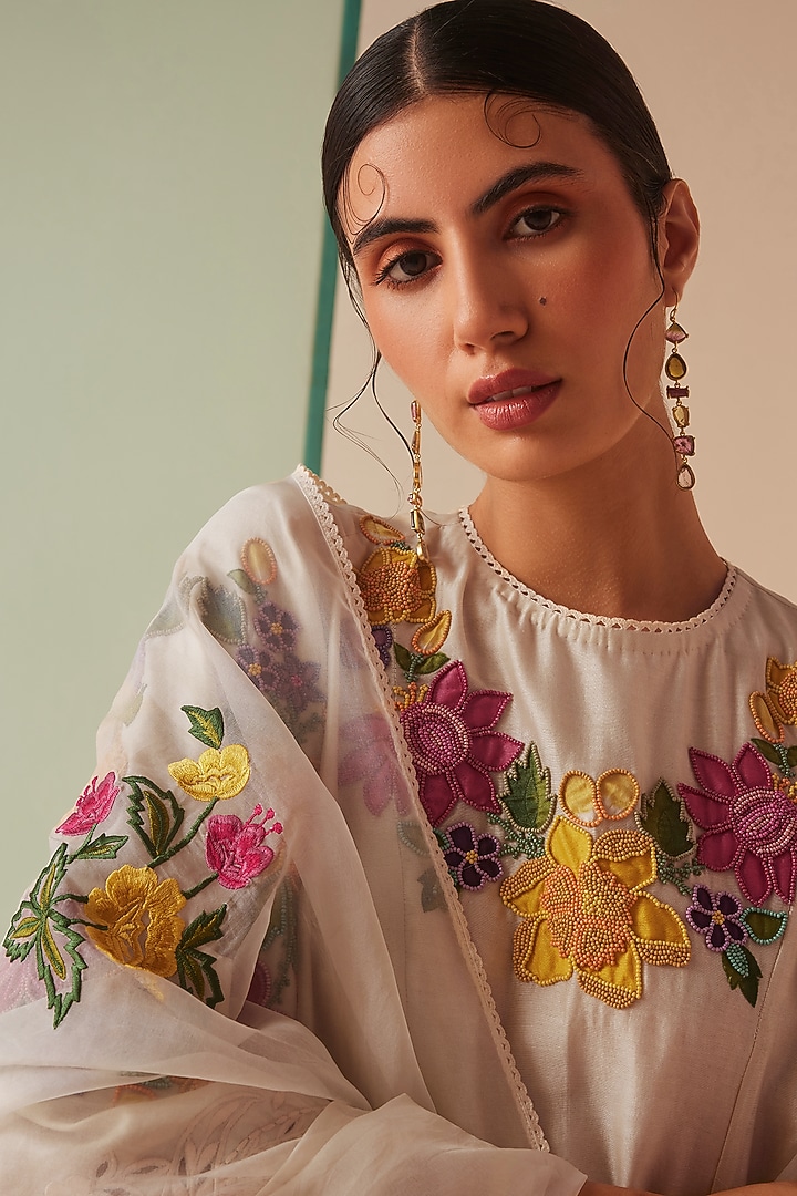Ivory Silk Organza Embroidered Dupatta by Chandrima at Pernia's Pop Up Shop