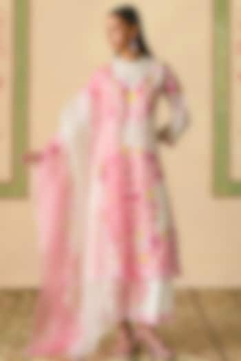 Ivory & Pink Silk Organza Cutwork Dupatta by Chandrima at Pernia's Pop Up Shop