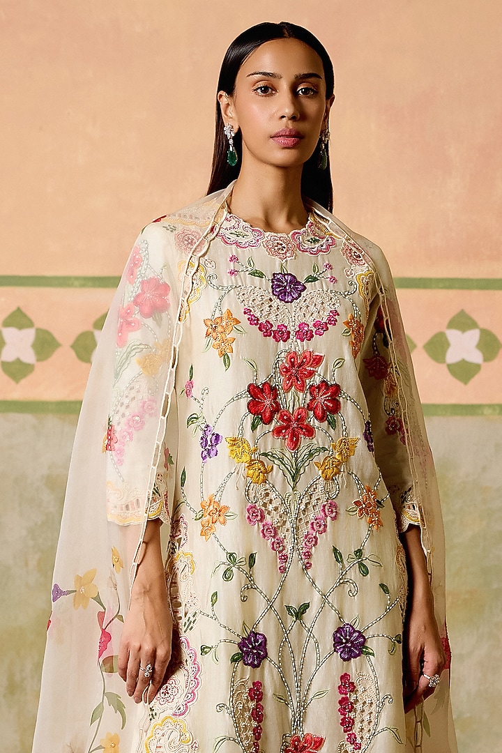 Ivory Silk Organza Floral Printed Dupatta by Chandrima at Pernia's Pop Up Shop