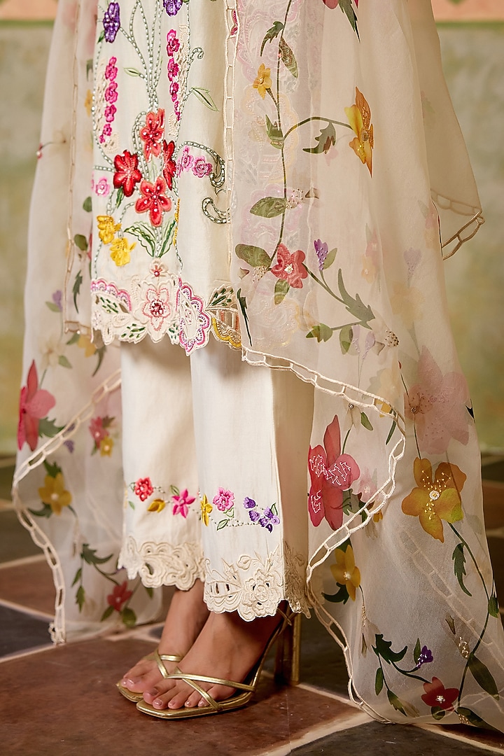 Ivory Silk Organza Floral Printed Dupatta by Chandrima at Pernia's Pop Up Shop