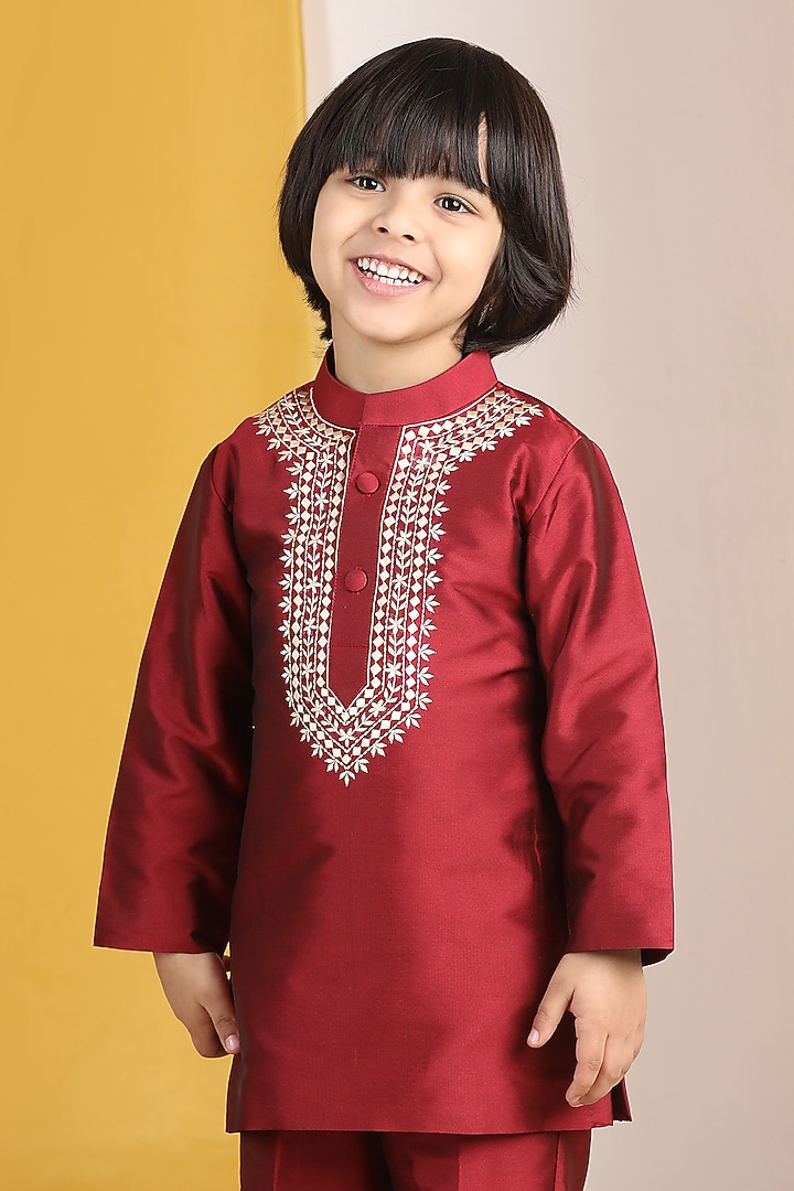 Maroon Silk Thread Embroidered Kurta Set For Boys by The Little celebs at Pernia's Pop Up Shop