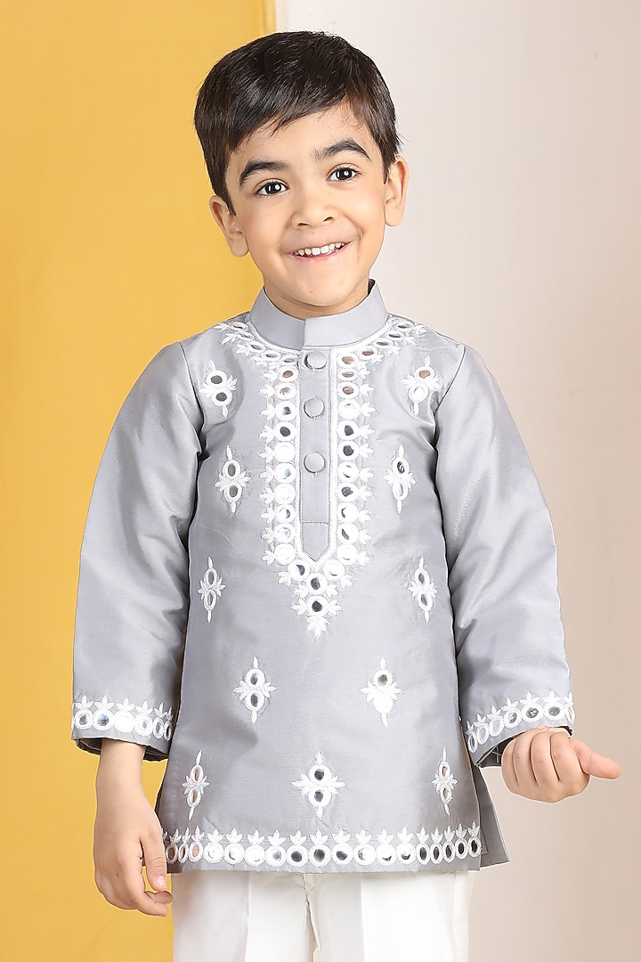 Grey Silk Thread Embroidered Kurta Set For Boys by The Little celebs at Pernia's Pop Up Shop