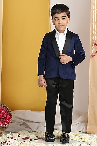 Navy Blue Velvet Tuxedo Set For Boys by The Little celebs