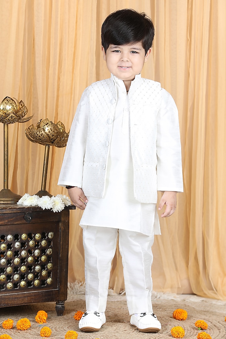 White Embroidered Bundi Jacket With Kurta Set For Boys by The Little celebs