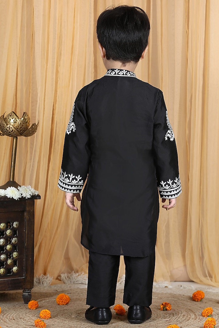 Black Embroidered Kurta Set For Boys by The Little celebs at Pernia's Pop Up Shop