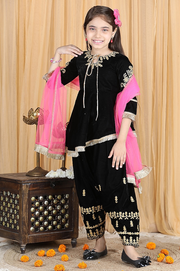 Black Embroidered Kurta Set For Girls by The Little celebs