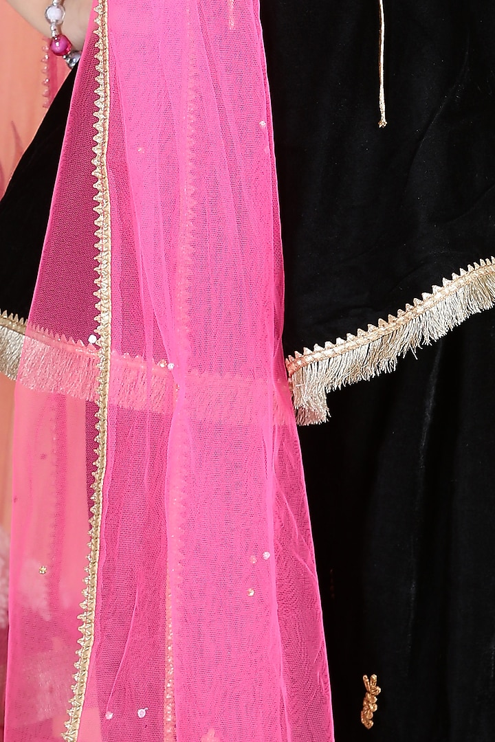 Black Embroidered Kurta Set For Girls by The Little celebs at Pernia's Pop Up Shop