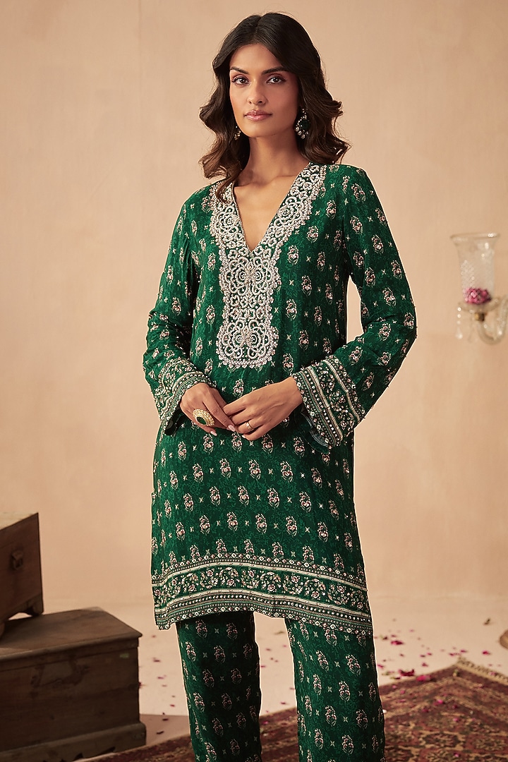 Green Crepe Printed & Embroidered Kurta Set by Chhavvi Aggarwal at Pernia's Pop Up Shop