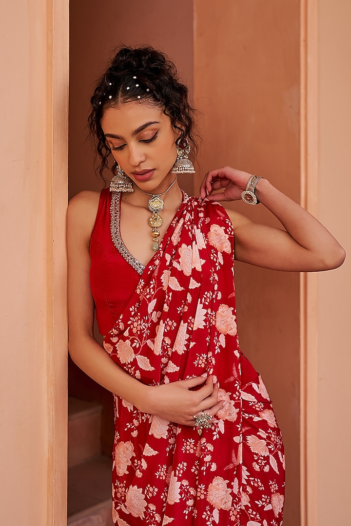Red Crepe Printed Pant Party Wear Saree Set by Chhavvi Aggarwal at Pernia's Pop Up Shop