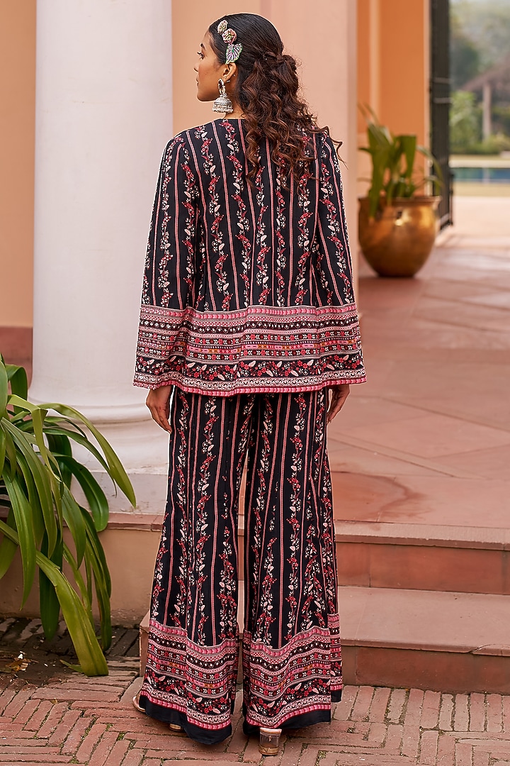 Black Crepe Embroidered Cape Set by Chhavvi Aggarwal at Pernia's Pop Up Shop