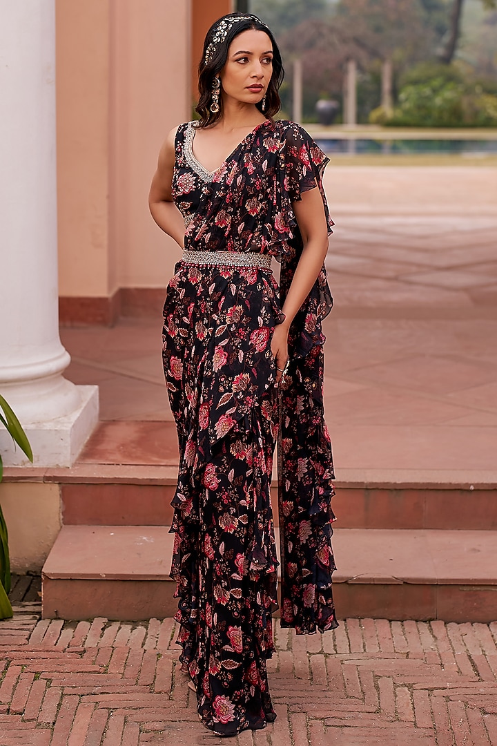 Black Georgette Printed Pre-Draped Saree Set by Chhavvi Aggarwal at Pernia's Pop Up Shop