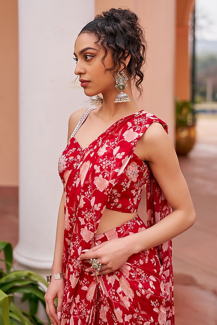 Red Georgette Pre-Draped Party Wear Saree Set by Chhavvi Aggarwal at Pernia's Pop Up Shop