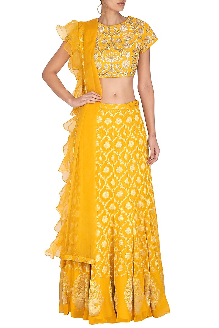 Yellow Embroidered Banarasi Wedding Lehenga Set by Chhavvi Aggarwal at Pernia's Pop Up Shop