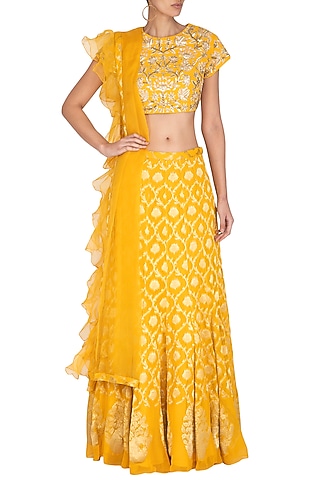 Yellow Embroidered Banarasi Lehenga Set by Chhavvi Aggarwal