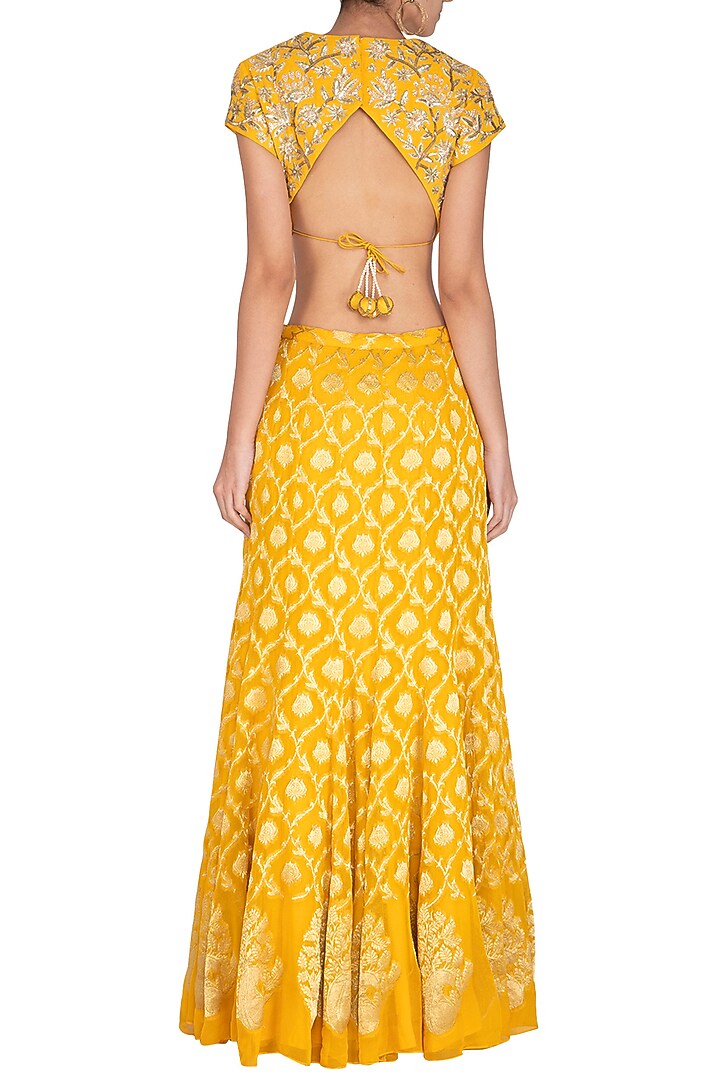 Yellow Embroidered Banarasi Wedding Lehenga Set by Chhavvi Aggarwal at Pernia's Pop Up Shop