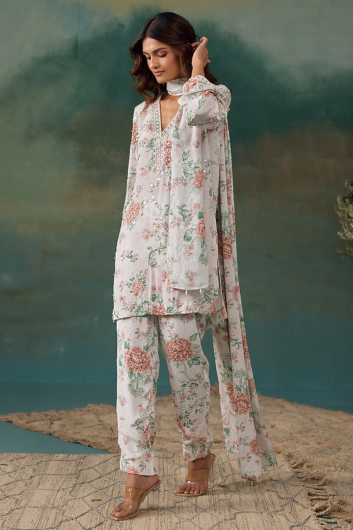 Pearl White Crepe Floral Printed Kurta Set by Chhavvi Aggarwal at Pernia's Pop Up Shop