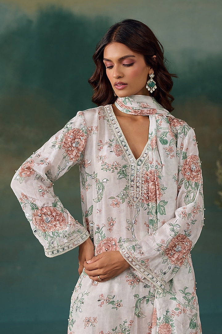 Pearl White Crepe Floral Printed Kurta Set by Chhavvi Aggarwal at Pernia's Pop Up Shop