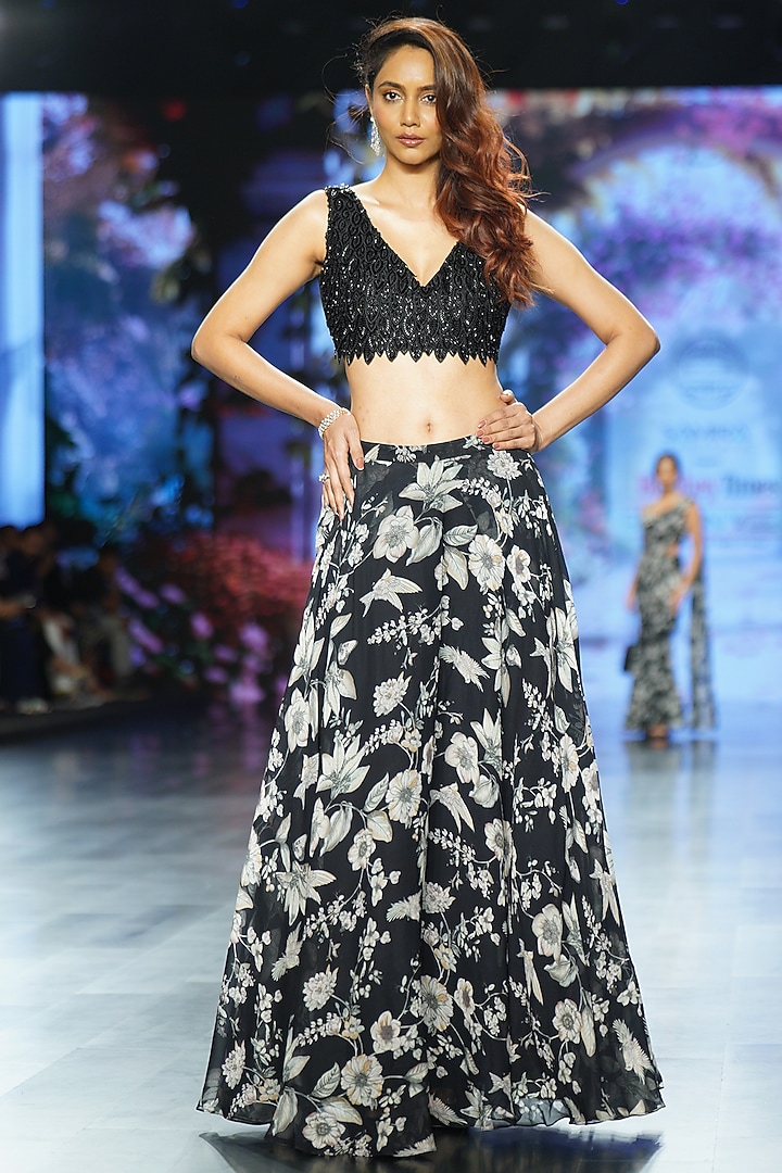Black Georgette & Organza Floral Printed Wedding Lehenga Set by Chhavvi Aggarwal at Pernia's Pop Up Shop