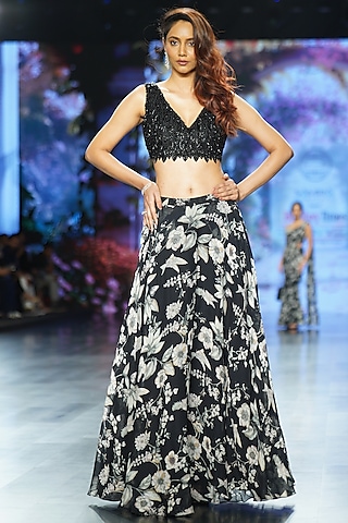 Black Georgette & Organza Floral Printed Lehenga Set by Chhavvi Aggarwal