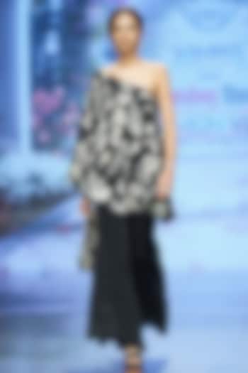 Black Crepe Palazzo Pant Set by Chhavvi Aggarwal at Pernia's Pop Up Shop