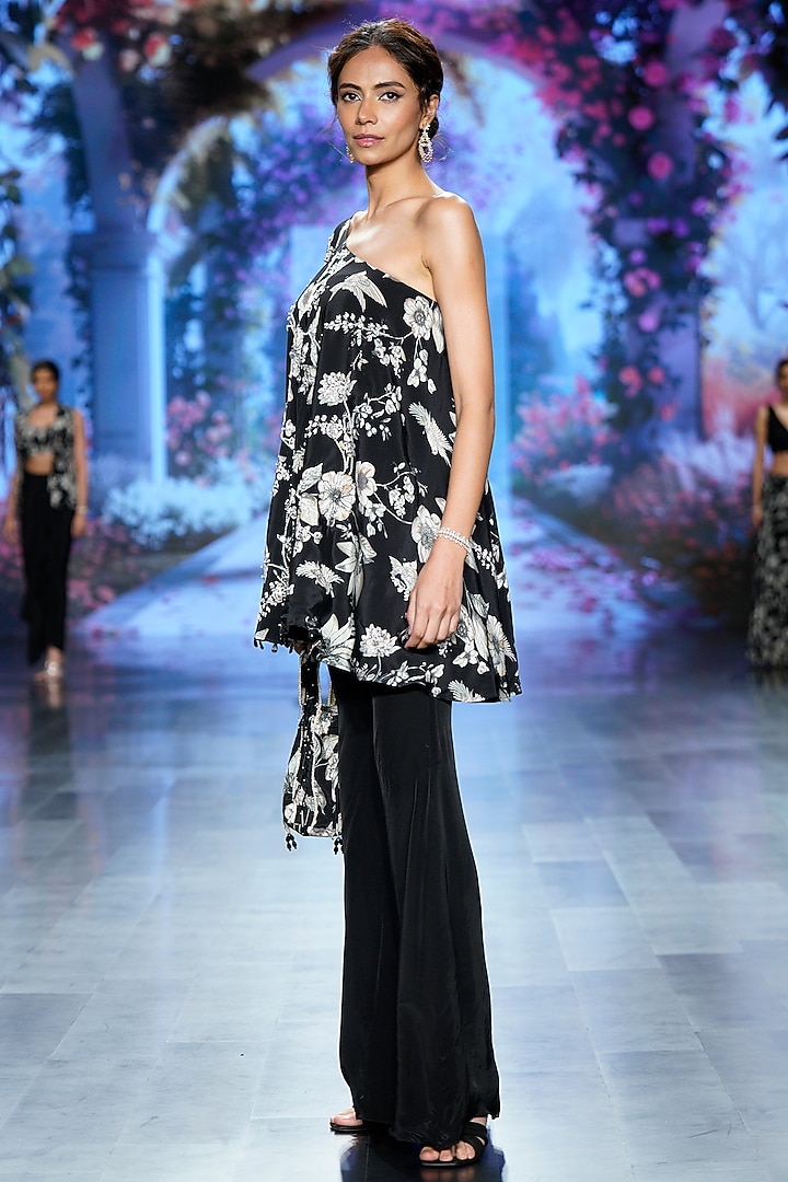 Black Crepe Palazzo Pant Set by Chhavvi Aggarwal at Pernia's Pop Up Shop