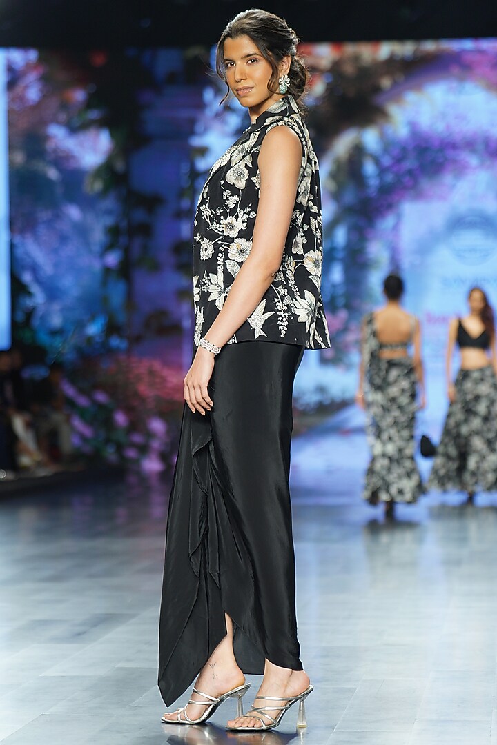 Black Crepe Floral Printed & Hand Embroidered Cape Set by Chhavvi Aggarwal at Pernia's Pop Up Shop