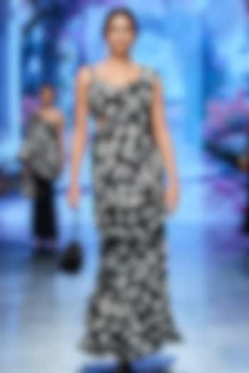 Black Georgette Printed Pre-Draped Wedding Saree Set by Chhavvi Aggarwal at Pernia's Pop Up Shop