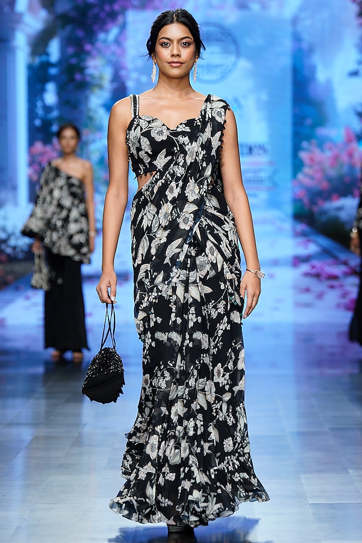 Black Georgette Printed Pre-Draped Wedding Saree Set by Chhavvi Aggarwal at Pernia's Pop Up Shop