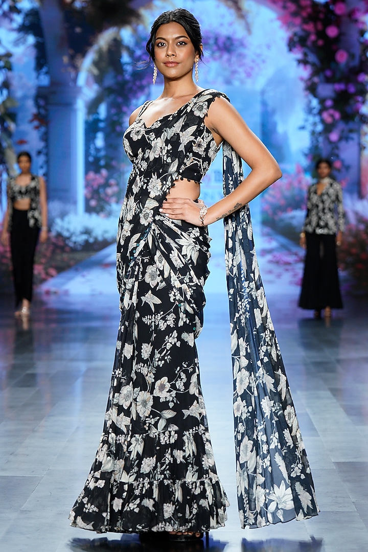 Black Georgette Printed Pre-Draped Wedding Saree Set by Chhavvi Aggarwal at Pernia's Pop Up Shop