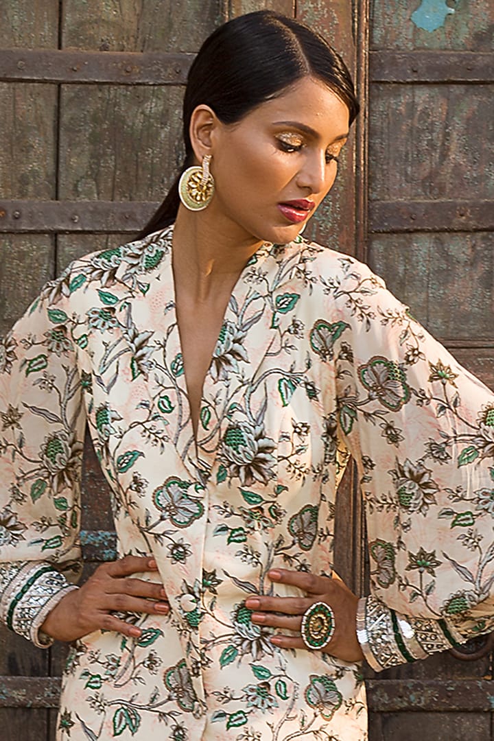Off White Embroidered Co-Ord Set by Chhavvi Aggarwal at Pernia's Pop Up Shop