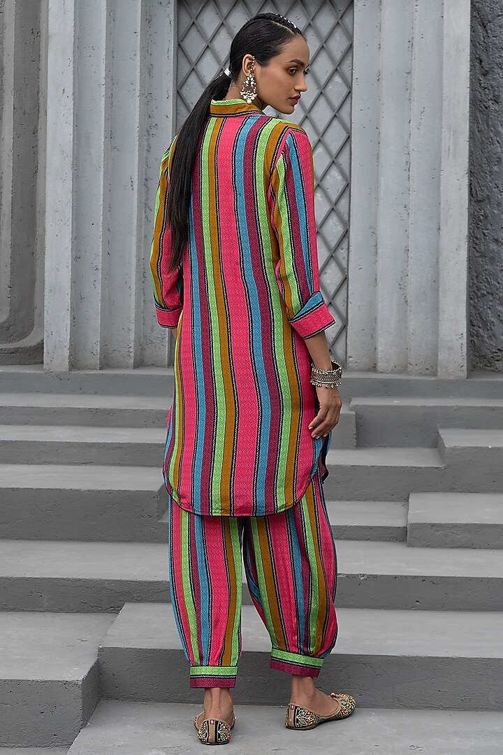 Raspberry Pink Crepe Printed Kurta Set by Chhavvi Aggarwal at Pernia's Pop Up Shop