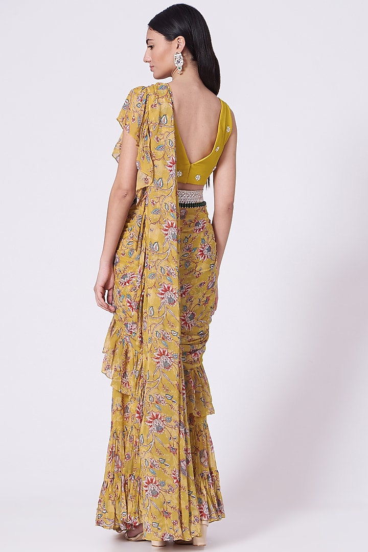 Yellow Printed Wedding Saree Set by Chhavvi Aggarwal at Pernia's Pop Up Shop