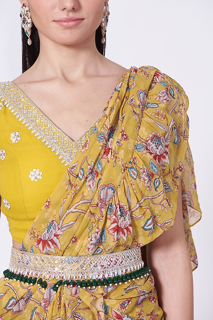 Yellow Printed Wedding Saree Set by Chhavvi Aggarwal at Pernia's Pop Up Shop
