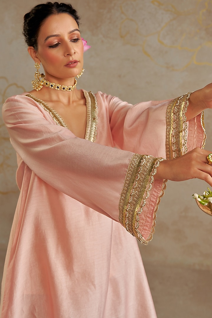 Light Pink Chanderi Kurta Set by Chhavvi Aggarwal at Pernia's Pop Up Shop