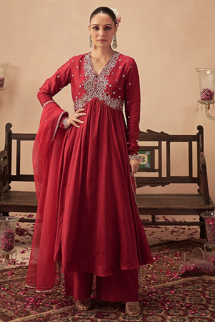 Red Chanderi & Organza Wedding Anarkali Set by Chhavvi Aggarwal at Pernia's Pop Up Shop
